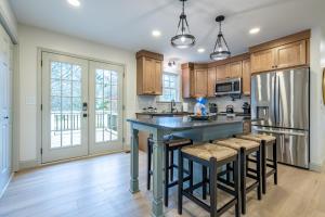 een keuken met een groot eiland met barkrukken bij Peaceful Rydal Retreat With Modern Comforts in Rydal