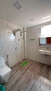 a bathroom with a shower and a sink at Casa Bela Vista do Cerrado in Samambaia +23 photos