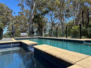 Swimmingpoolen hos eller tæt på The Grand Oaks