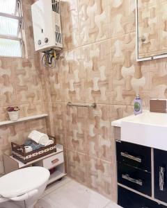 Et badeværelse på Aconchego em Copacabana