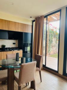 Køkken eller tekøkken på Bungalow in Marrakech