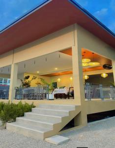 Bygningen som hotellet ligger i + 12 billeder