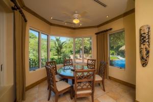 Hồ bơi trong/gần Casa Oasis 5 bdrs private pool in Los Suenos