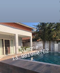 Swimmingpoolen hos eller tæt på Casa espaçosa com Piscina e Churrasqueira 2 dorm