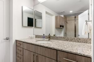 a bathroom with a sink and a mirror at Lodgeur Midtown, Houston - close to Downtown & Texas Medical Center in Houston +186 photos