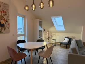 Posezení v ubytování Perfekt für 2-4! Küche Garage Flughafen Nespresso