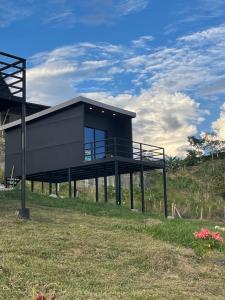 Bygningen som feriehuset ligger i