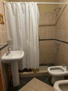 a bathroom with a sink and a toilet and a shower at Alojamiento Del Valle in San Fernando del Valle de Catamarca
