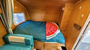 una camera da letto con un letto con una fetta di anguria di Gold Rush Historical Resort a Sonora
