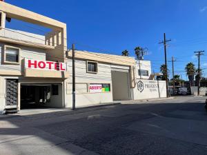a hotel building with a hotel sign on a street at Hotel Presidente Tijuana in Tijuana
