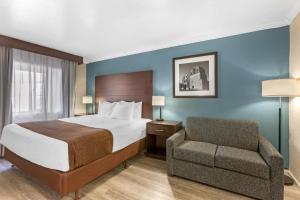 Giường trong phòng chung tại Best Western InnSuites Tucson Foothills Hotel & Suites +98 ảnh