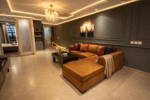 Et opholdsområde på Presidential One Bedroom Suite-Gold Crest Mall DHA Lahore Phase 4