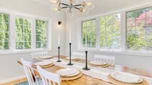 Billede fra billedgalleriet på Colonial Bluff House Above the Sea by AvantStay i Langley