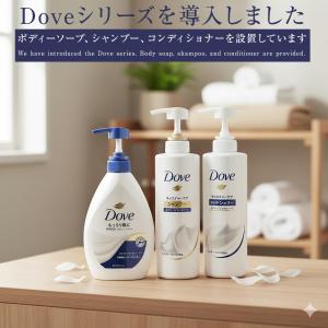 Drei Flaschen Deodorant auf einem Holzregal in der Unterkunft Masuyama in Gotemba + 25 Fotos