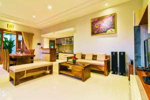 Posezení v ubytování Banyu Riris Villa Lovina Private Villa