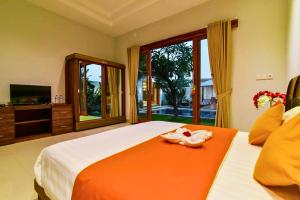 Postel nebo postele na pokoji v ubytování Banyu Riris Villa Lovina Private Villa + 10 fotografií