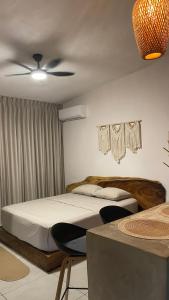 En eller flere senge i et værelse på Studio Apartment in Cocles