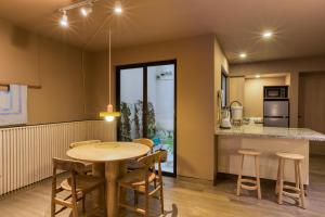 Nhà bếp/bếp nhỏ tại TONALA By Mr W +107 ảnh