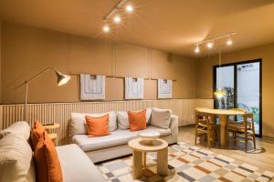 Khu vực ghế ngồi tại TONALA By Mr W