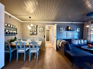 a dining room with a table and a couch at Unique view! Modern apartment with sauna in Vossevangen