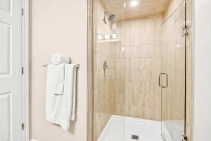 Koupelna v ubytování Modern 4BR Ottawa Townhouse Free Parking + 5 fotografií