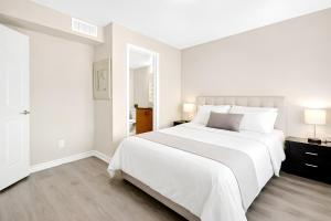 Postel nebo postele na pokoji v ubytování Modern 4BR Ottawa Townhouse Free Parking