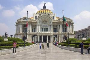 a large building with people walking in front of it at Entire accommodation Departamento Mi Mexico in Mexico City