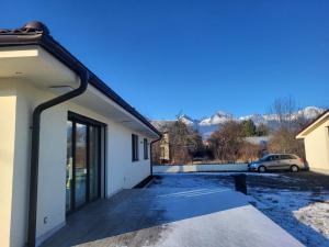 En generel udsigt til bjerge eller udsigt til bjerge taget fra villaen