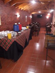 a dining room with tables and chairs in a restaurant at Hotel Lincoln in Villa Gesell