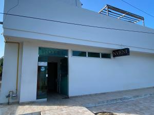 Facaden eller indgangen til Hotel Nellamar