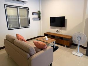 Foto dalla galleria di Baan Airport 2 a Ban Wat Pho Thong Altre 18 foto