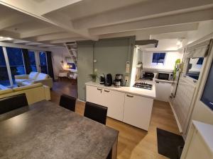 Køkken eller tekøkken på Sequoia Duo 2 chalets voisins, familles,amis,détente