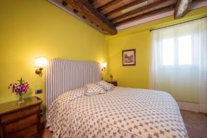 Postel nebo postele na pokoji v ubytování Relais Osteria Dell'Orcia