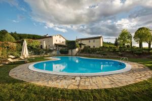 Bazén v ubytování Relais Osteria Dell'Orcia nebo v jeho okolí