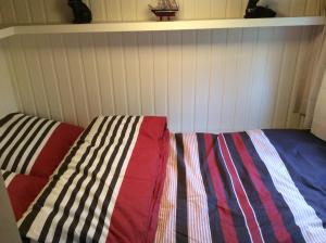 a bedroom with two beds with striped sheets at Spits-Lucie B&B in Izegem