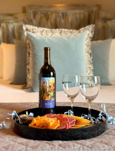 a bottle of wine and two glasses on a table at Mountain View Lodge in Chelan