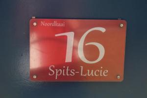 Sijil, anugerah, tanda atau dokumen lain yang dipamerkan di Spits-Lucie B&B