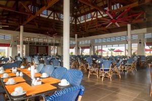 A restaurant or other place to eat at Royal Decameron Punta Sal - ALL INCLUSIVE