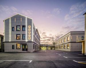 an empty parking lot in front of a building at Shanghai Rui deng hao Hotel-Free shuttle bus to Airport and Disneyland 24x7 in Shanghai