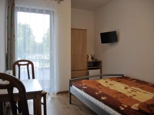 Μια τηλεόραση ή/και κέντρο ψυχαγωγίας στο AQUILA Pokoje Gościnne