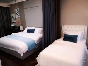 Postel nebo postele na pokoji v ubytování Premier Suite Seaview 3 minute to gurney + 72 fotografií