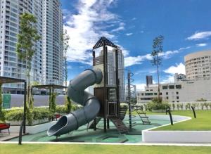 Herní místnost nebo prostor pro děti v ubytování Premier Suite Seaview 3 minute to gurney