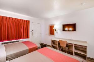 Postel nebo postele na pokoji v ubytování Motel 6-Bellingham, WA + 37 fotografií