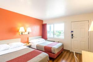 Postel nebo postele na pokoji v ubytování Motel 6-Redding, CA - Central