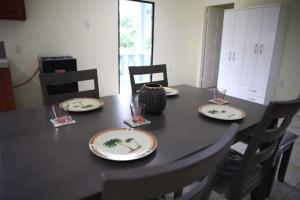 Ảnh trong thư viện ảnh của Rustic Bamboo Forest Villa ở Mount Irvine