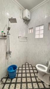 Et badeværelse på Amari Homestay + 7 billeder