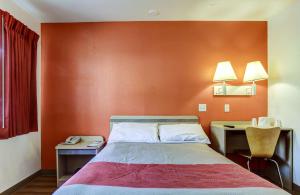 Postel nebo postele na pokoji v ubytování Motel 6-Grants Pass, OR