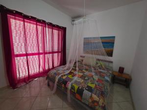 Casa Djarmai Apartments房間的床