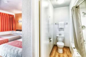 a bathroom with two beds and a toilet in a room at Motel 6-Mammoth Lakes, CA in Mammoth Lakes +77 photos