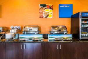 Kuchyň nebo kuchyňský kout v ubytování Comfort Inn & Suites Moore - Oklahoma City